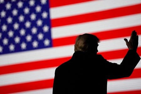 　サービス開始予定まで、残り数週間。ここに来てドナルド・トランプ前米大統領（写真）の新規メディア事業は、自社アプリの微妙なバランスを保つ道を探っている。１月２９日、テキサス州で撮影（２０２２年　ロイター/Go Nakamura）