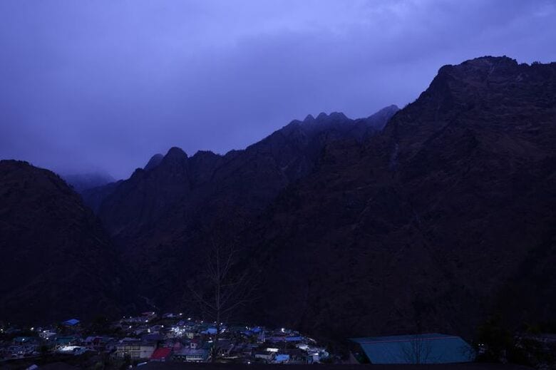 2023年1月14日、インド北部ウッタラカンド州ジョシマトの夜明け。 REUTERS/Anushree Fadnavis