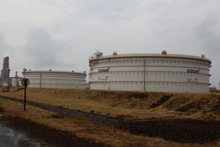 　２月１日、１月のインドのロシア産原油輸入は２カ月連続で減少し、１年ぶりの低水準となった。写真はインドのグジャラート州で２０１６年１０月撮影（２０２４　ロイター／Amit Dave）