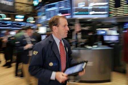 米国株式市場は反発して取引を終えた。２０１６年２月撮影（２０２５年　ロイター/Brendan McDermid）