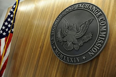 米証券取引委員会（ＳＥＣ）が、業務上の情報をどのように管理しているのかを巡る調査に関し、対象を投資ファンドやアドバイザーに広げたことが分かった。２０１１年６月、ワシントンで撮影（２０２２年　ロイター/Jonathan Ernst/File Photo）