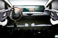 BMWとベンツが電気自動車の量産戦略　テスラに対抗へ