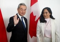 カナダの中国向け輸出、30年までに倍増可能　外相会談で王毅氏