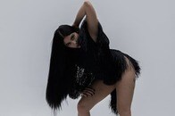 【画像】母譲りの個性全開...ローデス・レオンの最新過激ファッション