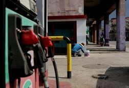 焦点：米のキューバ向け例外的燃料輸出、危機緩和の裏で闇市場と格差助長