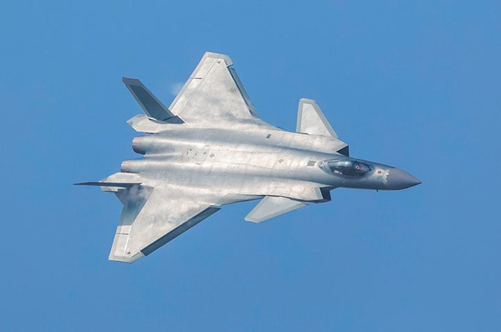 殲20は配備以来、驚異的なペースで改良を重ねF22を追い上げている　REUTERS