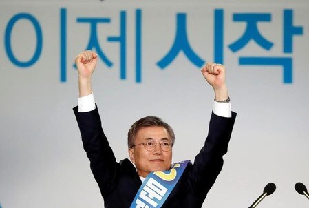 　４月３日、韓国の朴槿恵大統領の罷免に伴う５月の大統領選に向けて、革新系の最大野党「共に民主党」は、文在寅前代表（写真）を党公認候補に選出した（２０１７年　ロイター／Kim Hong-Ji）