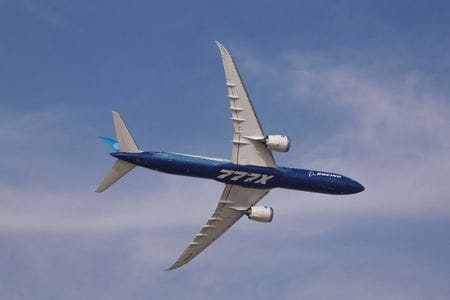 　米航空機エンジン大手ＧＥエアロスペースは２日、航空機大手ボーイングの「７７７Ｘ」に搭載されるエンジン「ＧＥ９Ｘ」の潜在的な耐久性問題について分析していると発表した。写真は７７７Ｘ、ドバイ航空ショーで昨年１１月撮影（２０２６年　ロイター/Amr Alfiky）