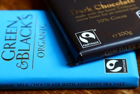 　フェアトレード認証マークが付けられたチョコレート。ロンドンで２０１７年４月撮影（２０１８年　ロイター/Neil Hall）