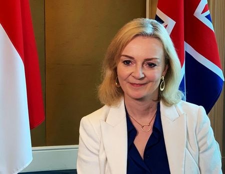 英国のトラス国際貿易相は、フィナンシャル・タイムズ紙（ＦＴ）とのインタビューで、国際貿易を巡り中国に強硬な姿勢で臨むべきだとの認識を示した。昨年１２月撮影。（２０２１年　ロイター/Pedja Stanisic）