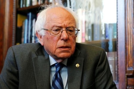 　６月１３日、米大統領選の民主党候補指名争いを継続しているバーニー・サンダース上院議員は、指名獲得を確実にしたヒラリー・クリントン前国務長官に対し自身が推進する政治課題を取り入れるよう同氏に要請する意向を示した。写真はワシントンＤＣで９日撮影（２０１６年　ロイター／Jonathan Ernst）