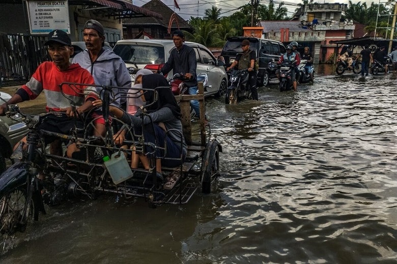 サイクロンに伴い、各地で洪水も発生している　 Sutanta Aditya-REUTERS