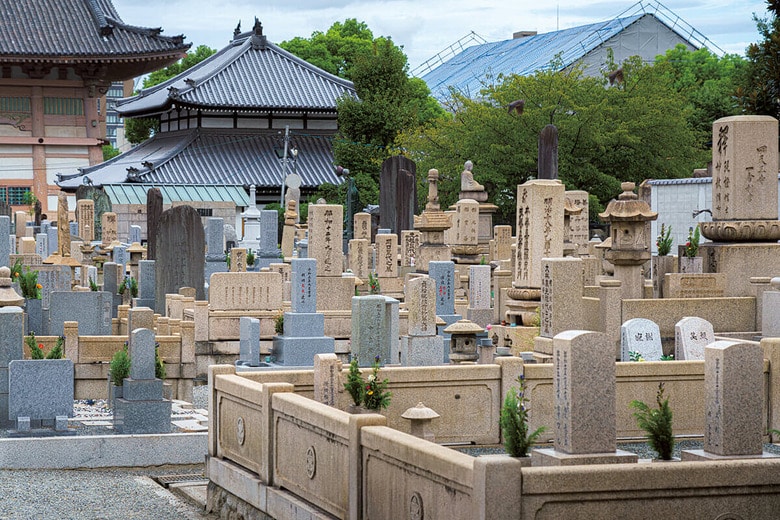 日本の墓地も「安全保障」と無関係ではない（写真は本文と関係ありません）　SERGEY_BOGOMYAKO/SHUTTERSTOCK