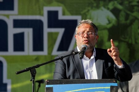 　イスラエルの極右政党「ユダヤの力」を率いるベングビール国家治安相（写真）は１４日、カタールで交渉が行われているパレスチナ自治区ガザ停戦と人質解放協定にネタニヤフ首相が同意した場合は辞任すると警告した。昨年１０月、イスラエル南部で撮影（２０２５年　ロイター／Tomer Appelbaum）