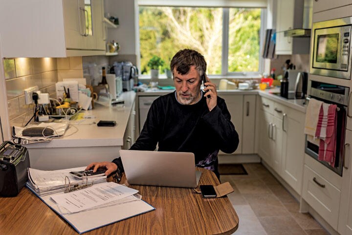 新型コロナウイルスの感染拡大で外に出られなくなり、人々の生活は大きく変わった　MALCOLM P CHAPMAN-MOMENT/GETTY IMAGES