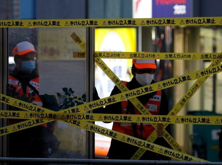 政府は新型コロナウイルスの感染再拡大防止のため東京・大阪などに発令中の緊急事態宣言について、期限の5月11日で解除可能かどうか、早ければ来週後半にも判断する。都内で1月撮影（2021年　ロイター/Kim Kyung-Hoon）