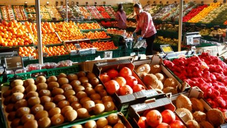 スイス・ツミコンのスーパーで2016年12月撮影。REUTERS/Arnd Wiegmann