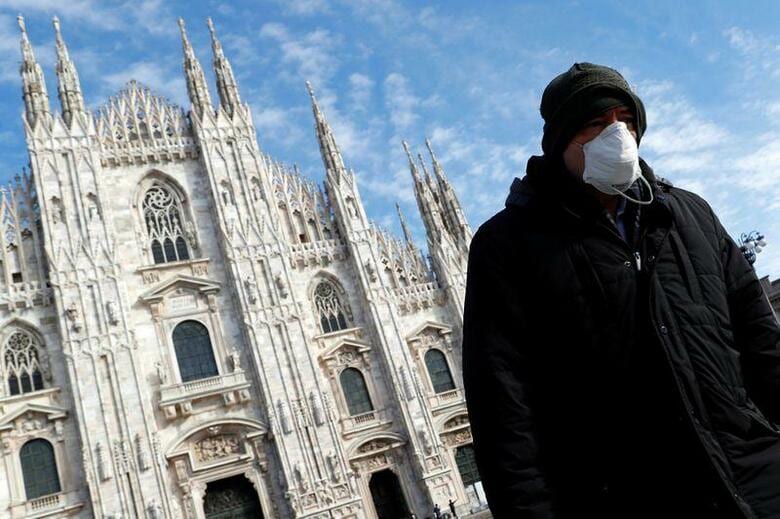 イタリア保健当局は６日、新型コロナウイルスの感染による死者が４９人増加し、１９７人に達したと発表した。１日当たりの死者数としては同国で初の感染が確認されてから最多となる。ミラノ大聖堂前のようす。４日撮影（２０２０年　ロイター／Guglielmo Mangiapane）