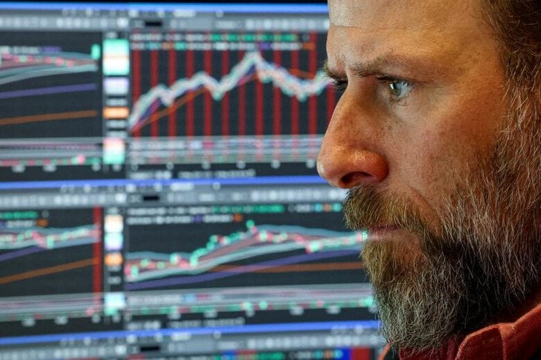 米ニューヨーク証券取引所（ＮＹＳＥ）のフロアで２６日撮影。REUTERS/Brendan McDermid