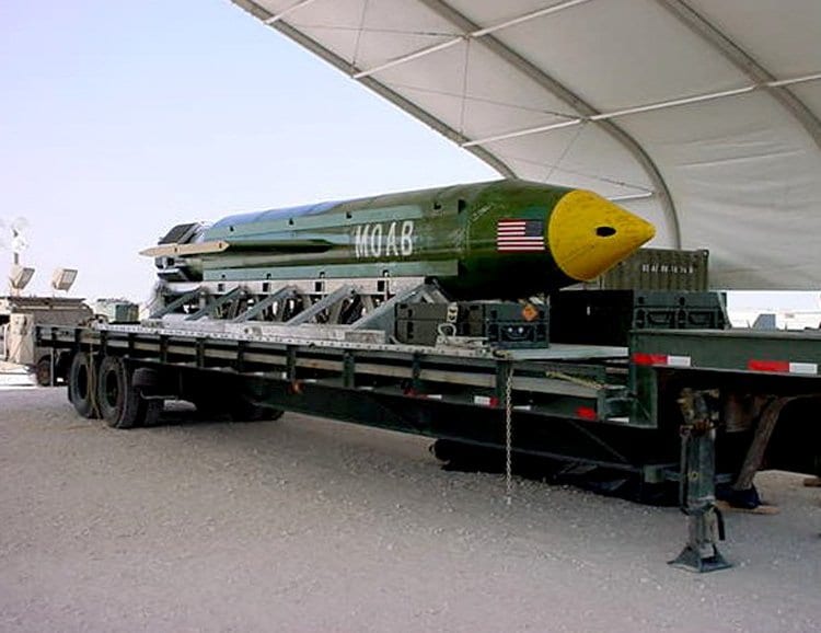 大規模爆風爆弾(MOAB)「GBU─43/B」。撮影日不明。エグリン空軍基地提供。REUTERS