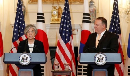 ５月１１日、ポンペオ米国務長官は、韓国の康京和外相との会談後の共同記者会見で北朝鮮の完全な非核化には「厳格な検証」が必要となるとの考えを示した。ワシントンで撮影（２０１８年　ロイター/Kevin Lamarque）