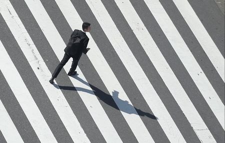 　１月２１日、内閣府は、国と地方の財政収支の見通し「中長期の財政に関する試算」を経済財政諮問会議に提出した。写真は２０１９年１０月、都内で撮影（２０２１年　ロイター／Peter Cziborra）