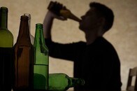 アルコールとがんの関係が明らかに　DNAを損傷、二度と戻らない状態に