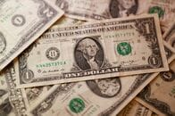 午後3時のドルは158円前半、材料難で方向性出ず　値幅40銭未満