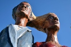 マゾヒスト女性はその行為を真に欲望しているのか、それとも男性優位社会の社会通念を内面化した「被害者」なのか