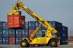 タイ9月輸出24％増、予想上回る　通年見通し引き上げ
