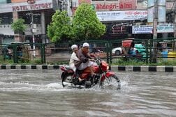 バングラデシュで洪水、44人死亡　100万人超が孤立