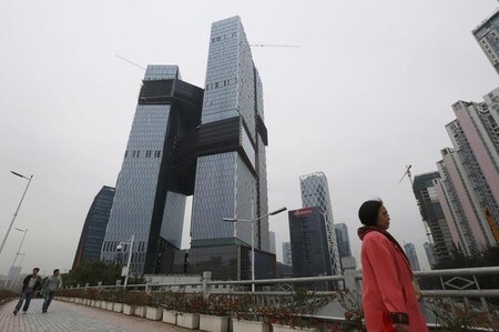 　６月１９日、５月の中国主要７０都市の新築住宅価格は、平均で前月比０．７％上昇した。深セン市で昨年３月撮影（２０１７年　ロイター/Bobby Yip）