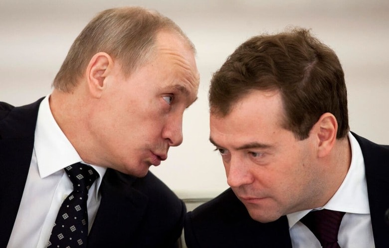 プーチンとメドベージェフ（2019年8月）　REUTERS/Alexander Zemlyanichenko/Pool/File Photo