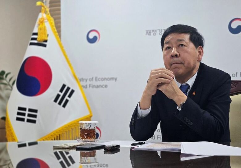 韓国の具潤哲財政経済相。1月16日、ソウルで撮影。 REUTERS/Dogyun Kim/File Photo
