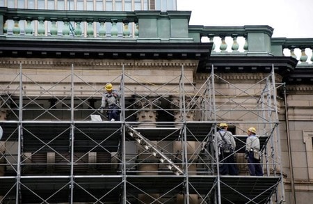 　５月２８日、日銀の２０１７年度決算で、当期剰余金から法定準備金と配当金を差し引いた国庫納付金が７０００億円超となることが分かった。日銀、昨年１０月撮影（２０１８年　ロイター／Toru Hanai）