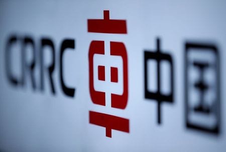 　米国の鉄道業界団体や全米鉄鋼労組（ＵＳＷ）などの製造業団体はトランプ政権に対し、中国鉄道車両大手の中国中車（ＣＲＲＣ）に極めて厳しい制裁手段を行使するよう要請している。写真はＣＲＲＣのロゴ。中国の天津で昨年５月撮影（２０２０年　ロイター/Jason Lee）