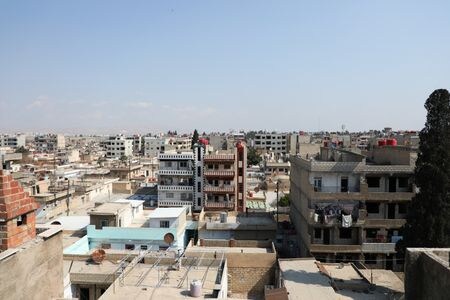 　トルコのエルドアン大統領は、 クルド人勢力主体の民兵組織「シリア民主軍」（ＳＤＦ）がシリア暫定政府に合流することで合意したことを歓迎するとし、合意事項の履行がシリアの安全と安定につながると指摘した。写真は、石油資源の豊富なシリア北東部のカミシュリの街並み。３月１１日、シリアのカミシュリで撮影（２０２５年　ロイター/Orhan Qereman）