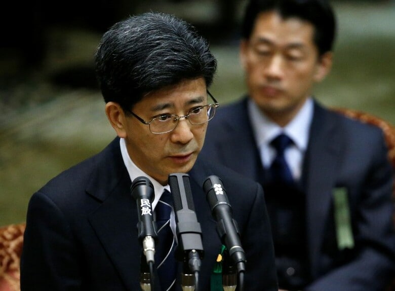 ３月２７日、佐川宣寿前国税庁長官は、参院予算委員会の証人喚問で、森友決裁文書１４件の書き換えについて「理財局の中で行われた」とし、安倍晋三首相や麻生太郎財務相からの指示はなかったとの認識を示した。参院予算委員会で証言する佐川氏（２０１８年　ロイター／Toru Hanai）