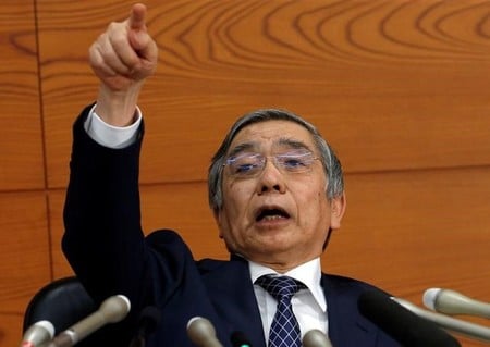 　１２月８日、日銀の黒田東彦総裁は「世界経済、日本経済は全体として良い方向に向かっている」とし、日銀としては９月に導入した「新しい枠組みを利用して経済の成長を支えたい」と強調した。写真は１１月撮影（２０１６年　ロイター/Kim Kyung-Hoon）