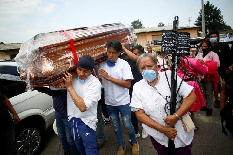 メキシコの首都メキシコ市の今年1－5月の死者数が、過去4年間の同時期の平均を8072人上回っていることが研究者の調査で分かった。写真は5月21日、サン・アントニオ・プエブロ・ヌエボで撮影(2020年　ロイター/Gustavo Graf)