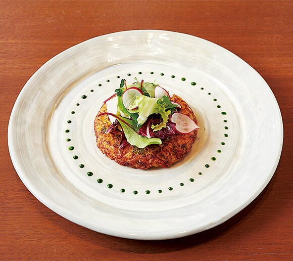 「お米のガレット」￥1,620。ご飯をパプリカやハムと卵に入れて焼き上げた1品。お米のスペイン風オムレツといった味わいだ。