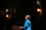 ウィキリークス、クリントン氏の金融界との蜜月ぶりを示すメール公開