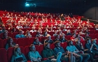 ネット時代に生き残りかける映画館　料金細分化の韓国と格安定額制のアメリカ