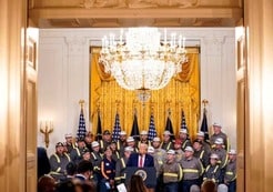 トランプ大統領が「石炭増産を促す大統領令」署名...環境団体は猛反発