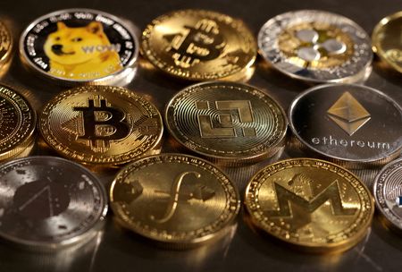 　７月１４日、暗号資産（仮想通貨）が規制・投資環境の変化を背景に値上がりしている。写真は２０２２年８月撮影（２０２３年　ロイター/Dado Ruvic）