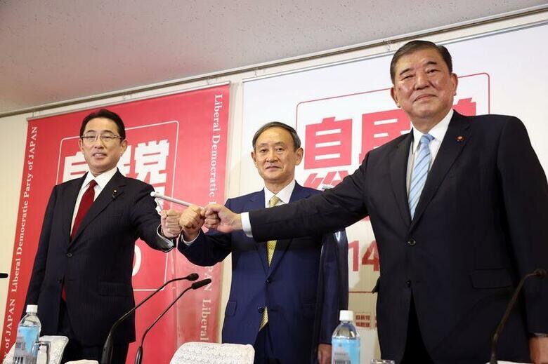 自民党総裁選に出馬した3候補は8日午後、共同で会見し、最有力視される菅義偉官房長は衆議院解散について「新型コロナウイルスの感染状況を最優先すべき」と語った(2020年　ロイター/Yoshikazu Tsuno/Pool via REUTERS)
