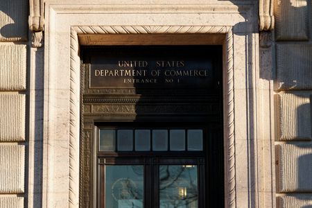 　７月１８日、米商務省は、欧州に拠点を置く監視ソフト製造・販売企業２社を取引制限リストに追加した。写真は米首都ワシントンの総務省の建物。２０２２年１月撮影（２０２３年　ロイター/Joshua Roberts）