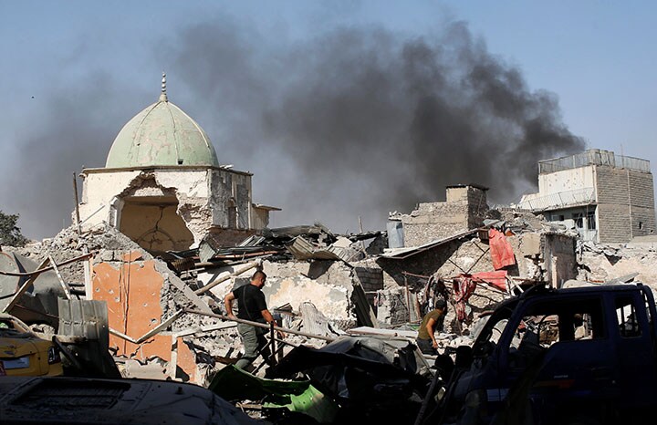 イラク軍が奪還したモスルのヌーリ・モスクは内部から爆破されている　Erik de Catro-REUTERS