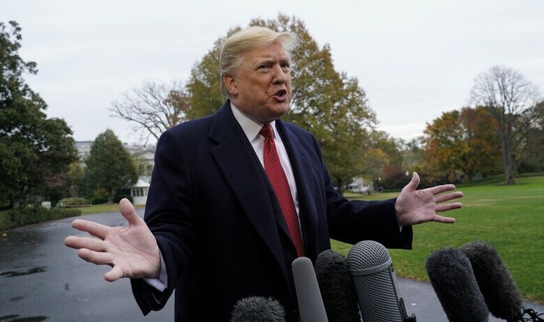 　１１月９日、トランプ米大統領はメキシコ国境からの違法入国者に対し、難民資格の付与を事実上制限する大統領令に署名した（２０１８年　ロイター/KEVIN LAMARQUE）