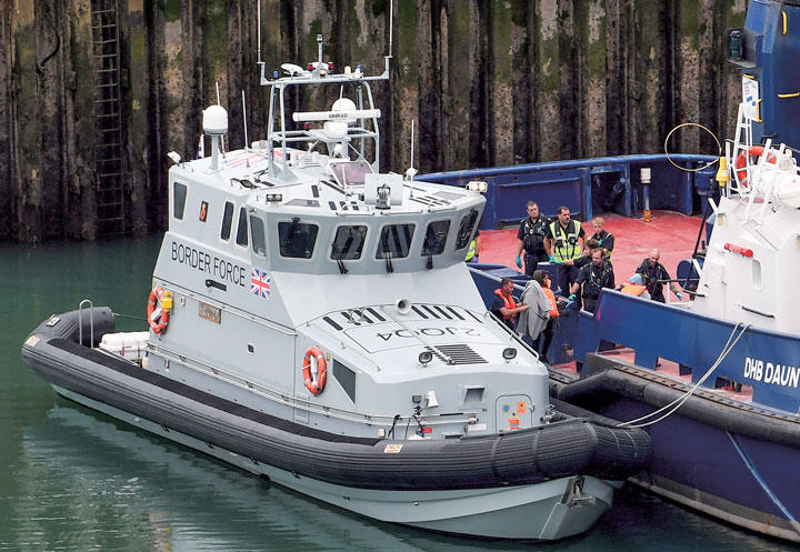 密入国者の増加で対応に追われる英国境警備隊　Steve Finn/GETTY IMAGES
